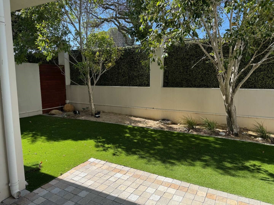 To Let 2 Bedroom Property for Rent in Vredehoek Western Cape